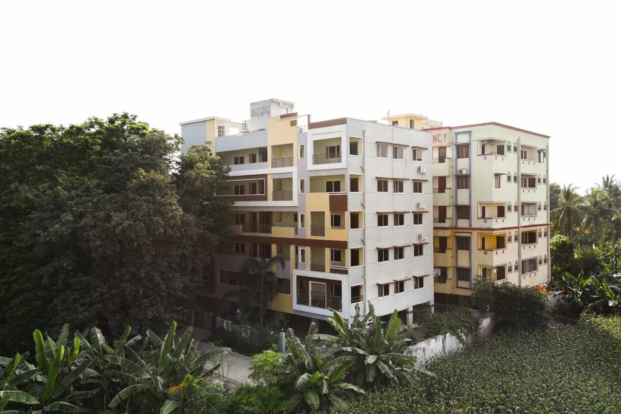 Oyo 26234 Annapurna Nilayam Hotel Vidzsajavádá Kültér fotó