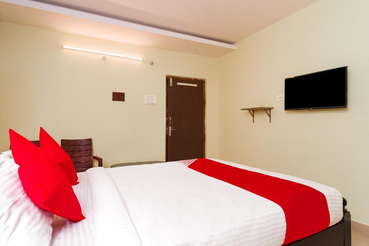 Oyo 26234 Annapurna Nilayam Hotel Vidzsajavádá Kültér fotó